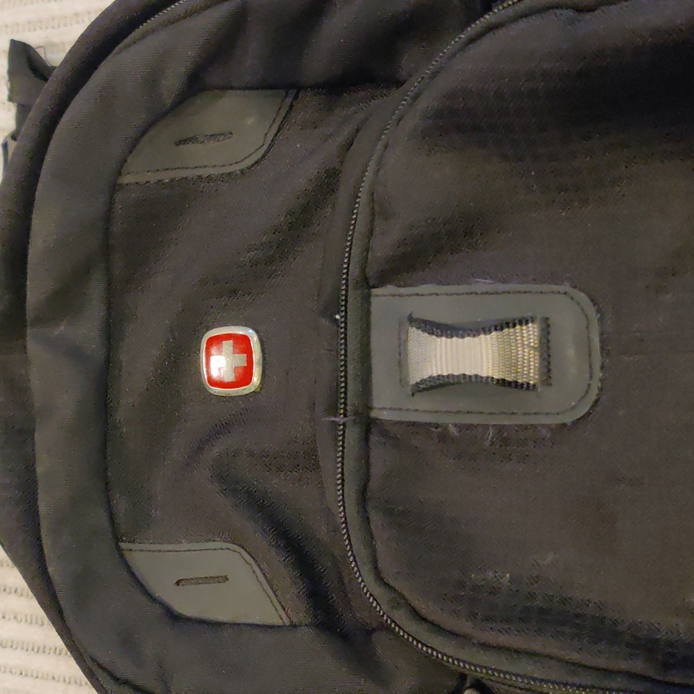 Wenger black laptop backpack - good condition. - Picture 4 of 8